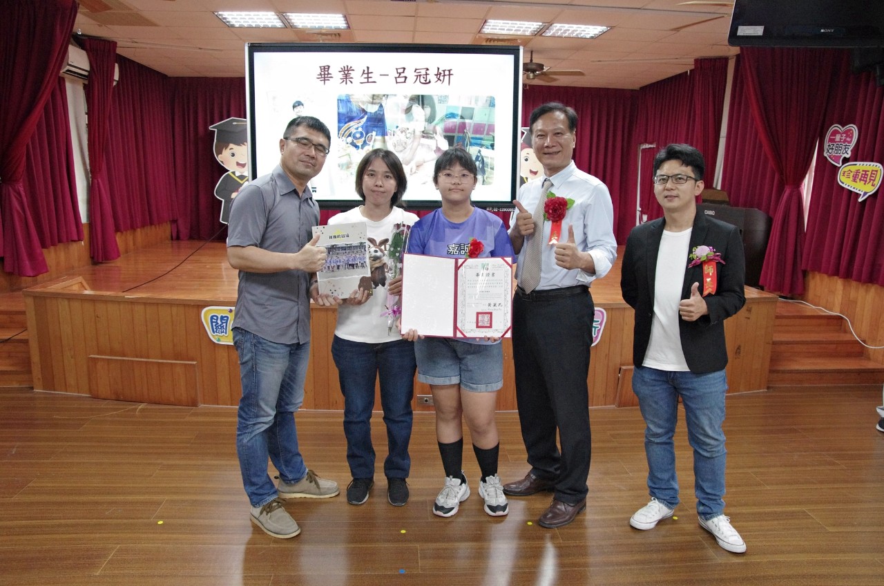 LINE_ALBUM_240607 61畢業禮讚-頒發畢業證書_240611_90.jpg